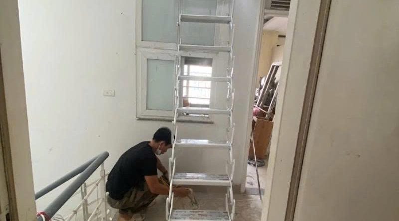 thi công cầu thang xếp gọn